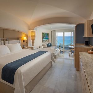 Superior Oceanfront King Suite